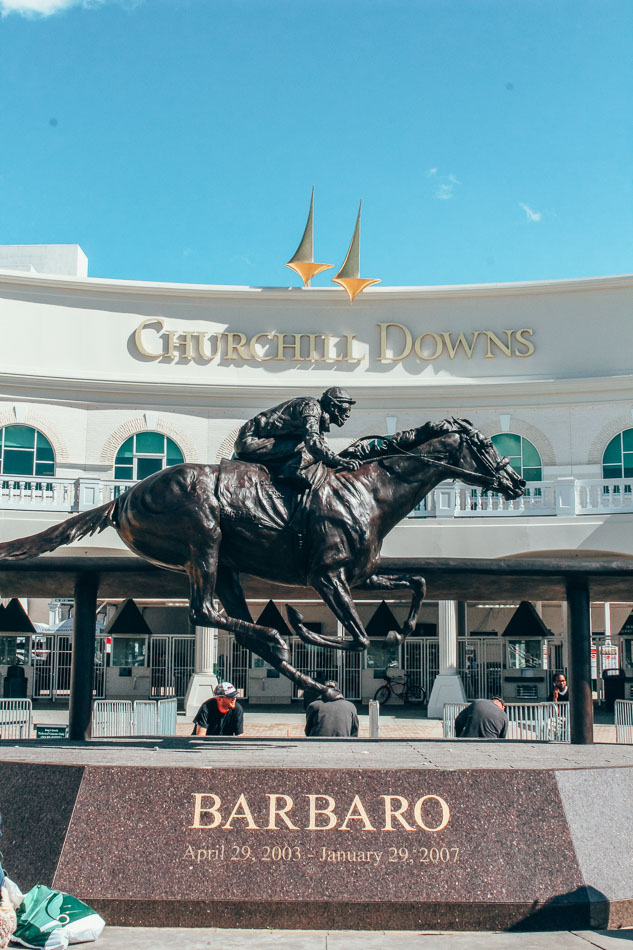 Horse Statue at Churchill Downs in Louisville Kentucky. This ultimate Kentucky Derby first timer's guide has all of the Kentucky Derby tips you need to attend the Run for the Roses, from Kentucky Derby fashion and hats to how to save money at the Derby! 