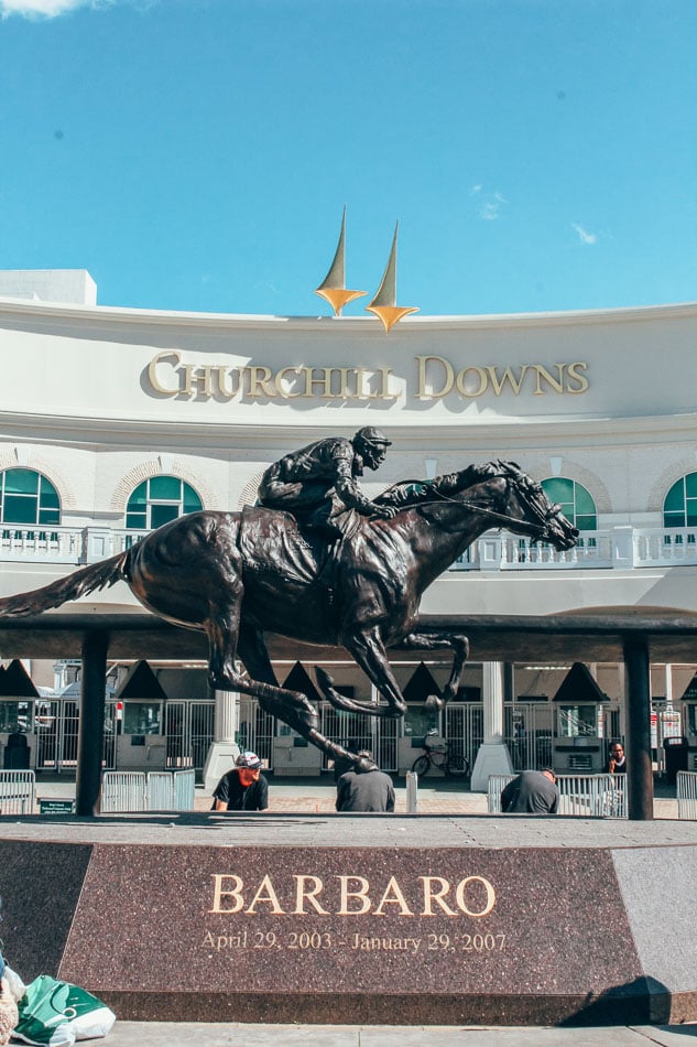 Horse Statue at Churchill Downs in Louisville Kentucky. This ultimate Kentucky Derby first timer's guide has all of the Kentucky Derby tips you need to attend the Run for the Roses, from Kentucky Derby fashion and hats to how to save money at the Derby!