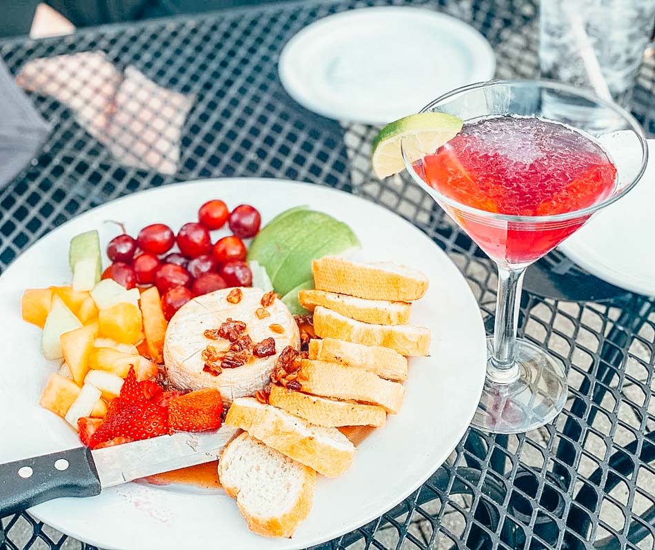 The Praline Brie from Selena's Tavern with a cosmopolitan (Photo credit: @louisvillefoodie__
