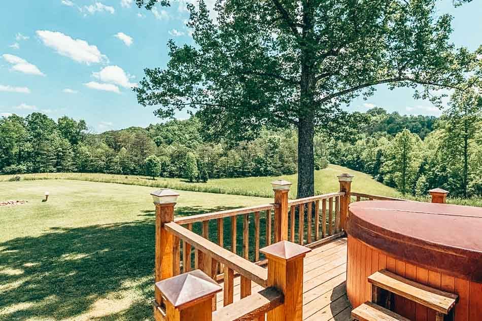 heavenly hideaway with a hot tub in kentucky