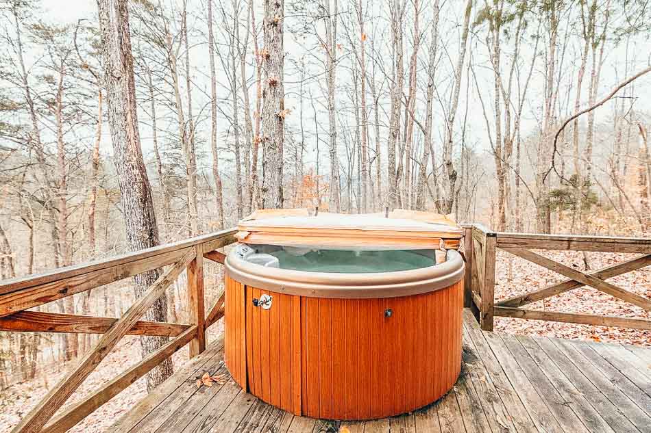 log cabin with hot tub in red river gorge kentucky