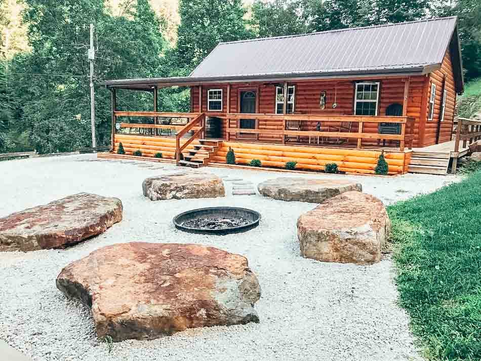 romantic getaway cabin with hot tub in kentucky